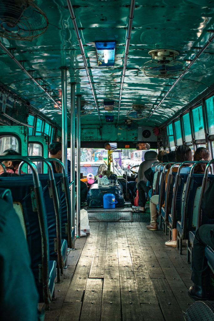 バス車内　バンコク