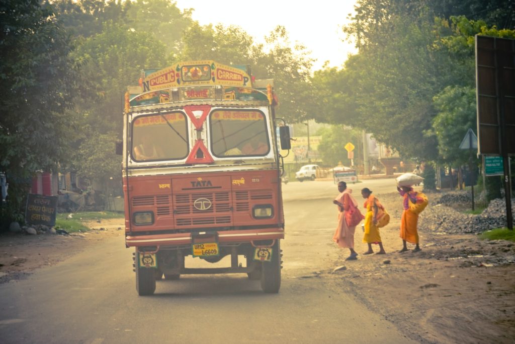 インド　バス